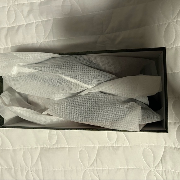 Yellhum Black Pointed-Toe Kitten Heel– Size 9 - Picture 6 of 10